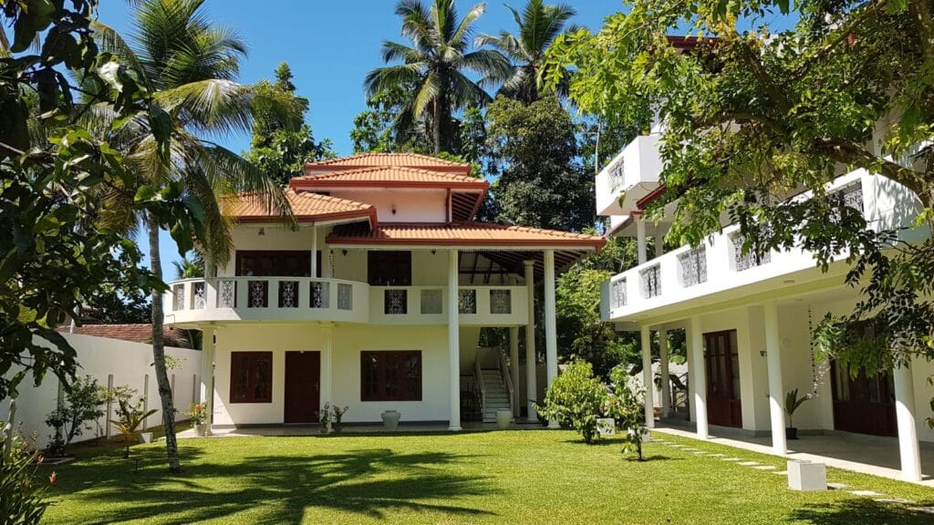 2 domy k prodeji na Srí Lance, v městě Amblangoda, 1 km od pláže