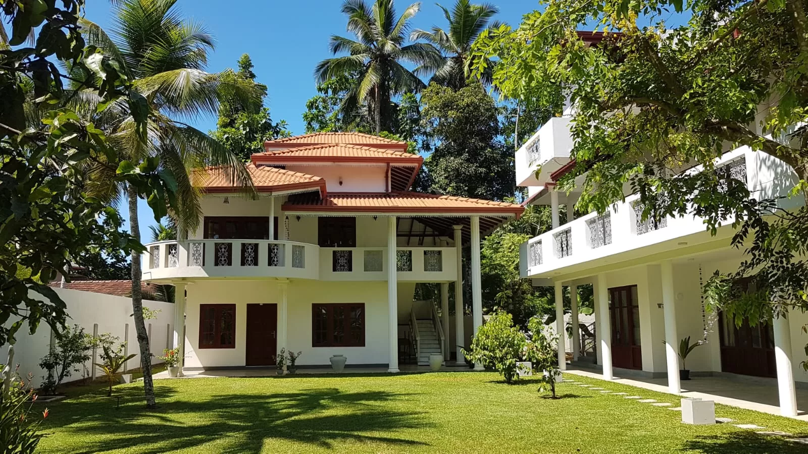 2 domy k prodeji na Srí Lance, v městě Amblangoda, 1 km od pláže 1 2 domy k prodeji na Srí Lance, v městě Amblangoda, 1 km od pláže